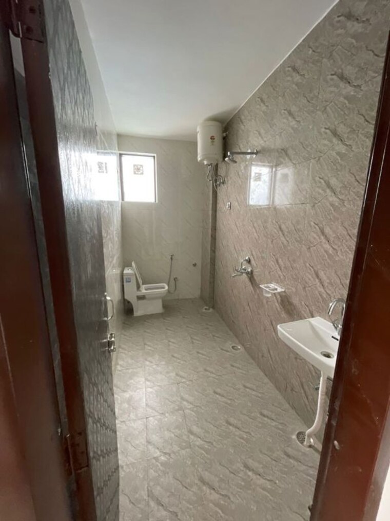 Bathroom, sector 14 1 RK 417 Sq.Ft. Independent House In Sector 14 Gurgaon 10623121