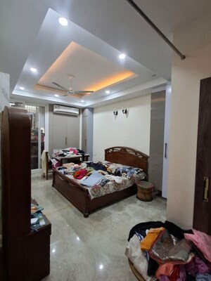 Bedroom in 2 BHK Builder Floor at Sector 57 – for Rent