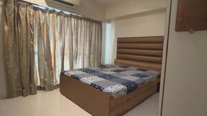 Bedroom in 4 BHK Apartment at Santacruz West – for Rent