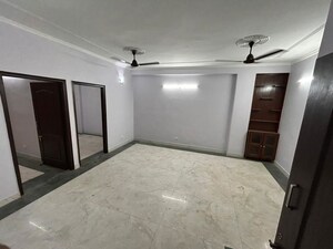 Room in 3 BHK Builder Floor at Saket – for Rent