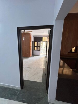 Room in 3 BHK Builder Floor at Saket – for Rent