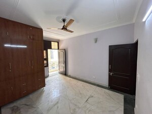 Room in 3 BHK Builder Floor at Saket – for Rent
