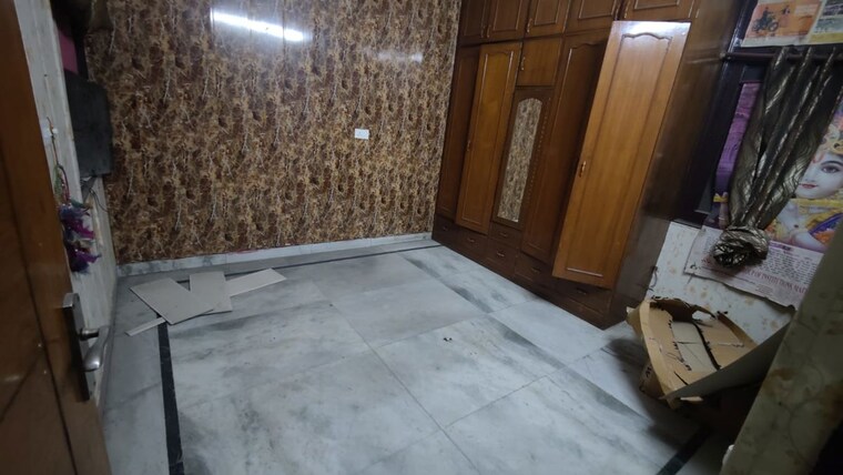 Room, spring-field 3.5 Bedroom 200 Sq.Yd. Builder Floor In Sector 31 Faridabad 10623138