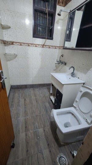 Team Area in 3.5 BHK Builder Floor at Spring Field, Sector 31 – for Rent