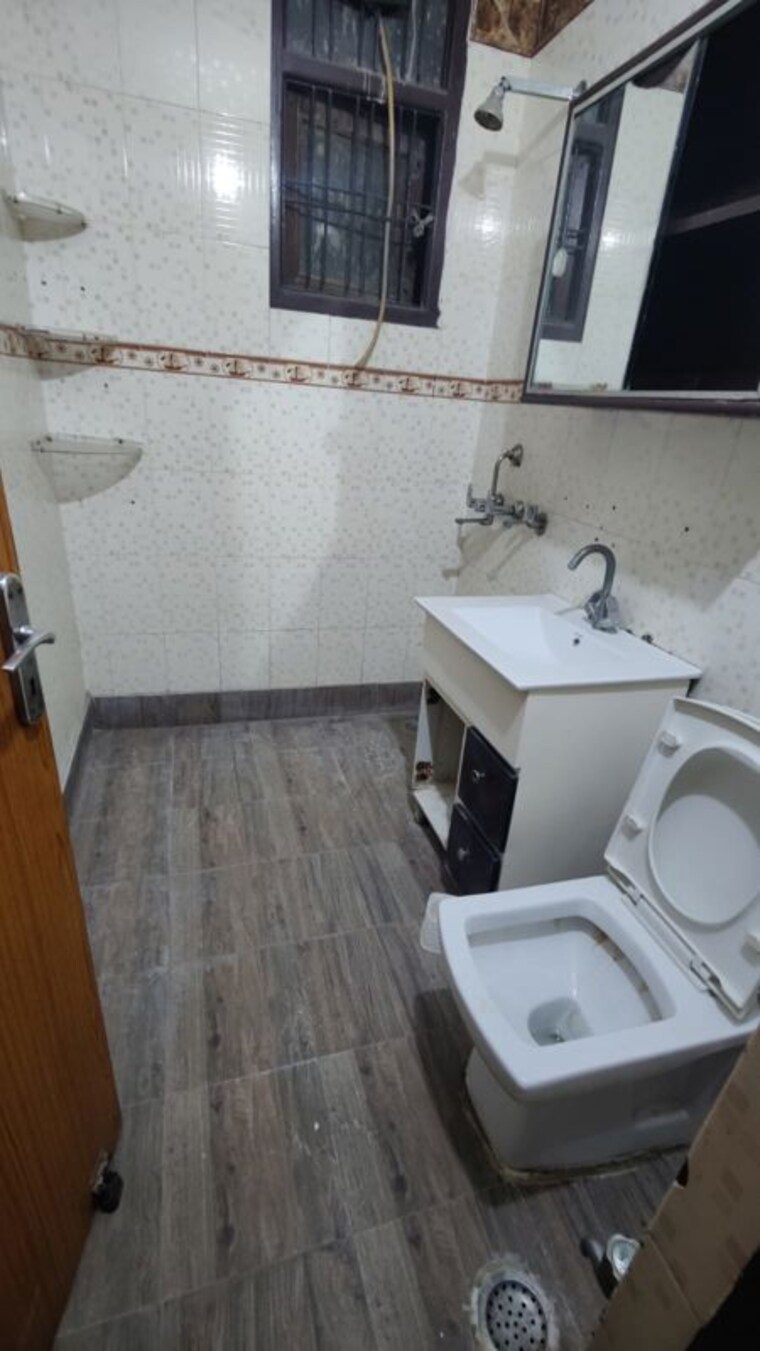 Team Area, spring-field 3.5 Bedroom 200 Sq.Yd. Builder Floor In Sector 31 Faridabad 10623138
