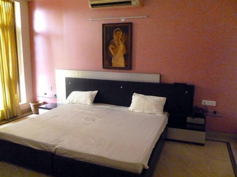 Bedroom, sector 14 1 RK 258 Sq.Ft. Independent House In Sector 14 Gurgaon 10623153
