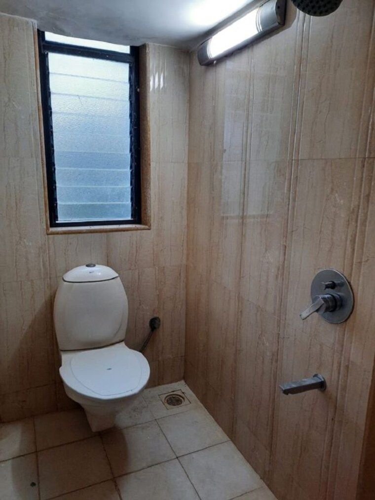 Bathroom, khar west 2 Bedroom 700 Sq.Ft. Apartment In Khar West Mumbai 10623163
