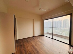 Room in 3.5 BHK Apartment at Kalpataru Vista, Sector 128 – for Rent