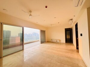 Room in 3.5 BHK Apartment at Kalpataru Vista, Sector 128 – for Rent
