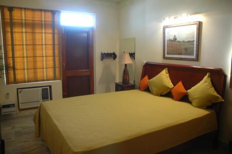 Bedroom, sector 14 1 Bedroom 911 Sq.Ft. Independent House In Sector 14 Gurgaon 10623193