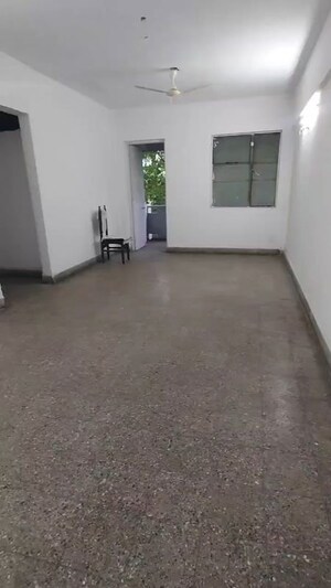 2 BHK Apartment For Rent in Jambhulkar Mala