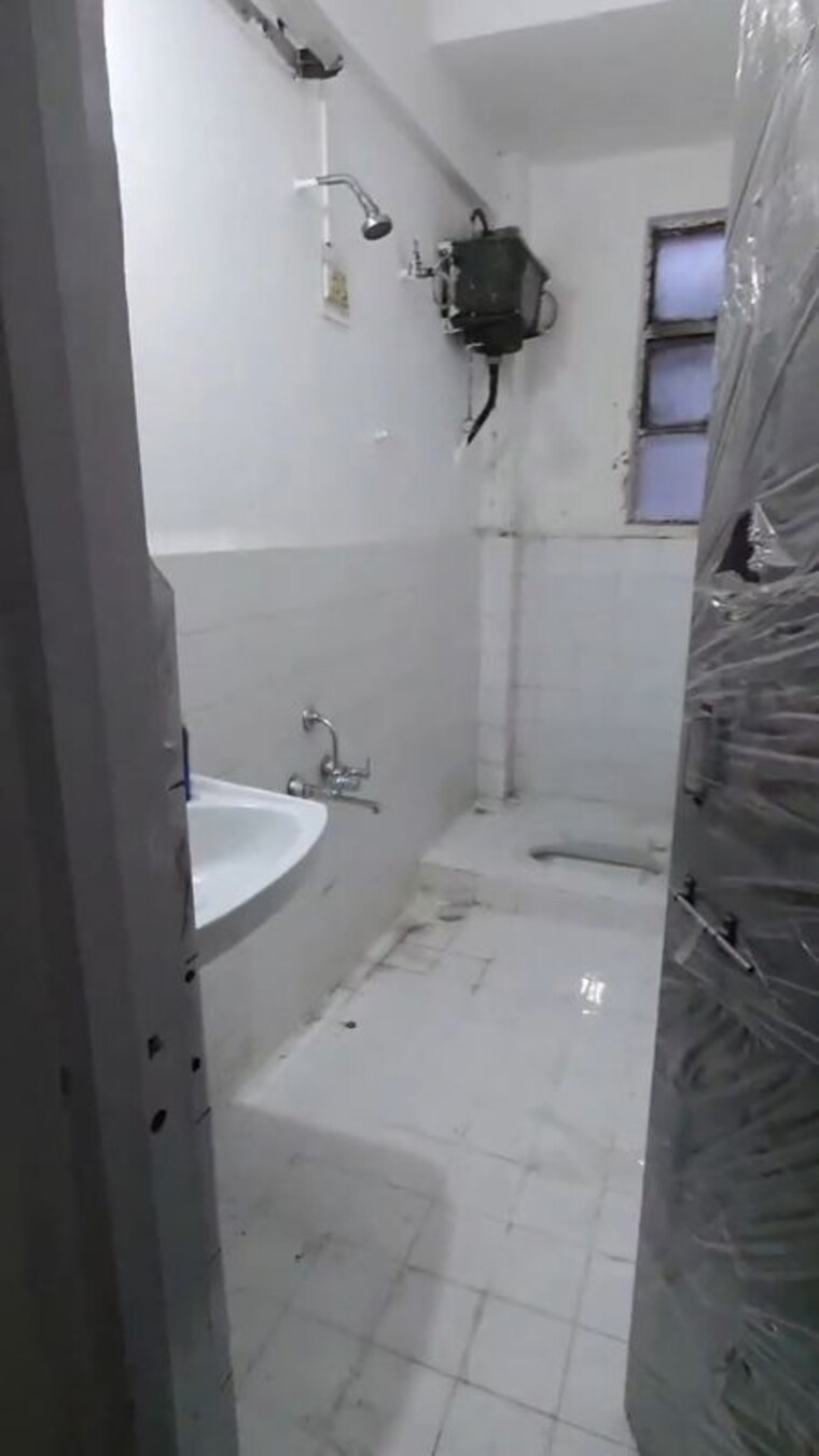 Bathroom, jambhulkar mala 2 Bedroom 1100 Sq.Ft. Apartment In Jambhulkar Mala Pune 10623183
