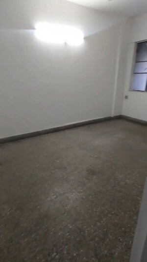 Room in 2 BHK Apartment at Jambhulkar Mala – for Rent