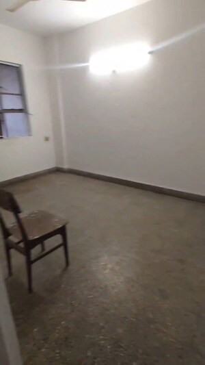 Room in 2 BHK Apartment at Jambhulkar Mala – for Rent