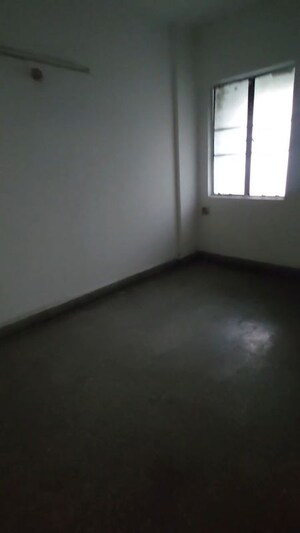 Room in 2 BHK Apartment at Jambhulkar Mala – for Rent
