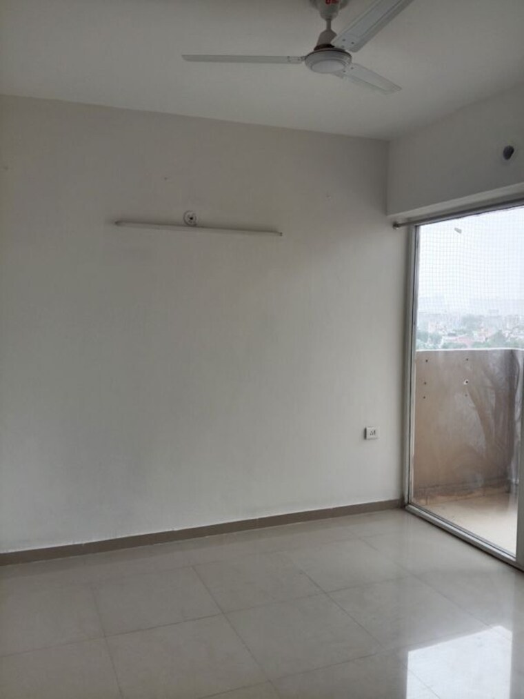 Room, mahagun-my-woods 2 Bedroom 960 Sq.Ft. Apartment In Sector 16c Greater Noida Greater Noida 10623085