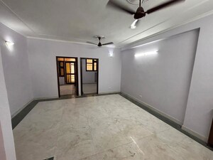 Room in 3 BHK Apartment at Saket – for Rent
