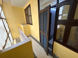 Team Area in 3 BHK Apartment at Saket – for Rent