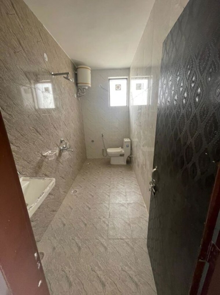 Bathroom, sector 14 1 Bedroom 902 Sq.Ft. Independent House In Sector 14 Gurgaon 10623201