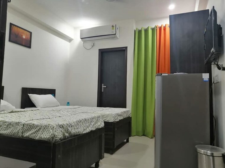 Bedroom, sector 14 1 Bedroom 902 Sq.Ft. Independent House In Sector 14 Gurgaon 10623201