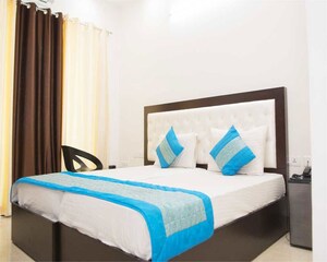 1 BHK Independent House For Rent in Sector 14