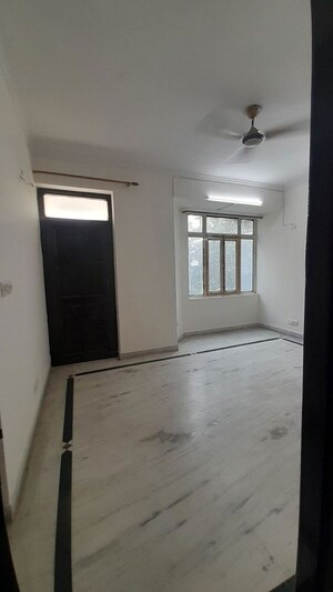 Room in 2 BHK Builder Floor at Sector 21 – for Rent