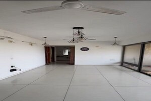Room in 3 BHK Apartment at 42 Parkview, Science City – for Rent