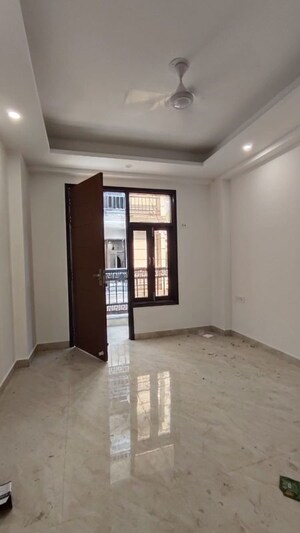 Room in 2 BHK Builder Floor at Saket – for Rent
