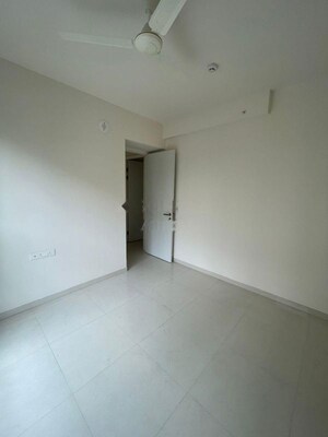Room in 2.5 BHK Apartment at Godrej Park Greens, Mamurdi – for Rent