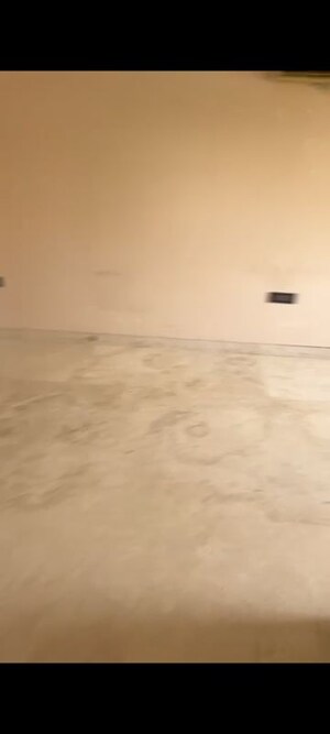 Room in 3 BHK Builder Floor at Sector 19 – for Rent