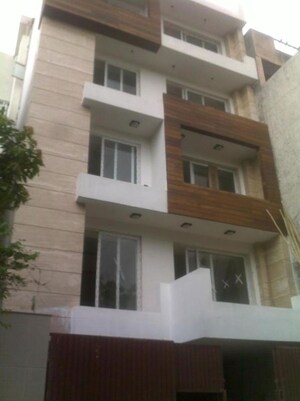 1 BHK Independent House For Rent in Sector 14