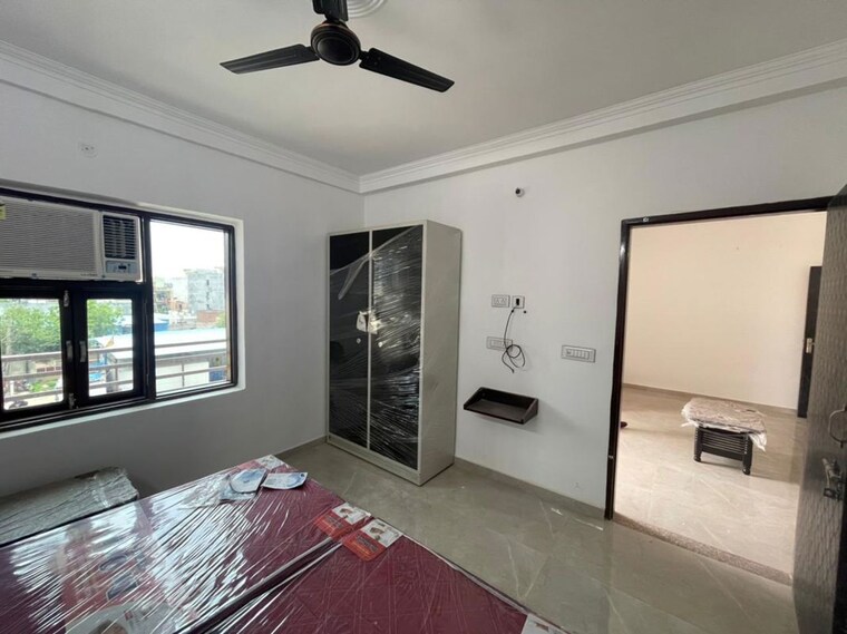 Bedroom, sector 14 1 Bedroom 900 Sq.Ft. Independent House In Sector 14 Gurgaon 10623283
