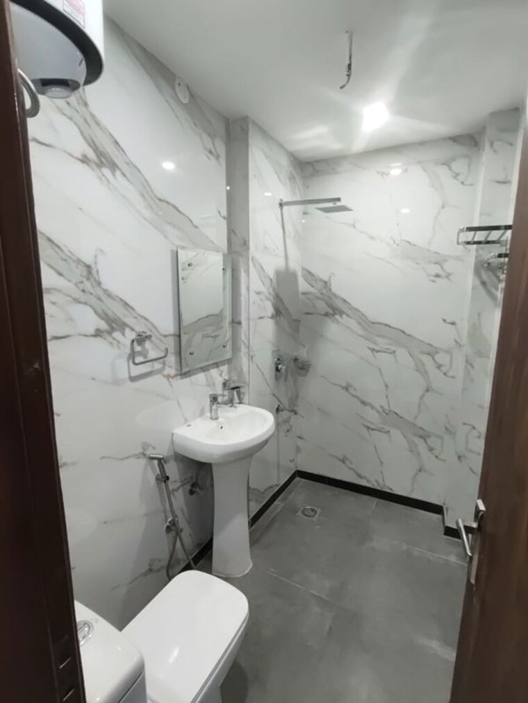 Bathroom, huda-staff-colony 2 Bedroom 1200 Sq.Ft. Apartment In Sector 46 Gurgaon 10623288