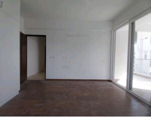 Room in 4 BHK Builder Floor at DLF Club Arcade, Sector 91 – for Rent