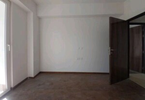 Room in 4 BHK Builder Floor at DLF Club Arcade, Sector 91 – for Rent