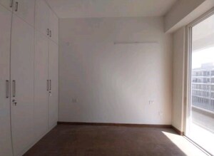Room in 4 BHK Builder Floor at DLF Club Arcade, Sector 91 – for Rent