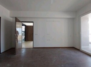 Room in 4 BHK Builder Floor at DLF Club Arcade, Sector 91 – for Rent