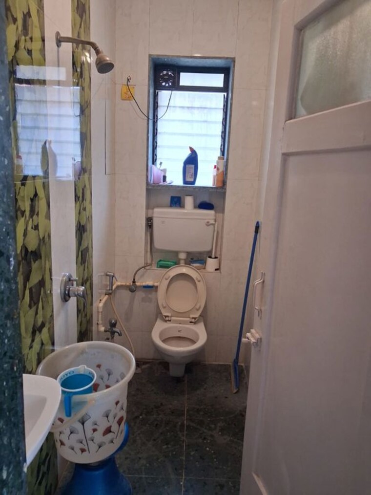 Bathroom, madhuban-chs-deonar 2 Bedroom 800 Sq.Ft. Apartment In Deonar Mumbai 10623303