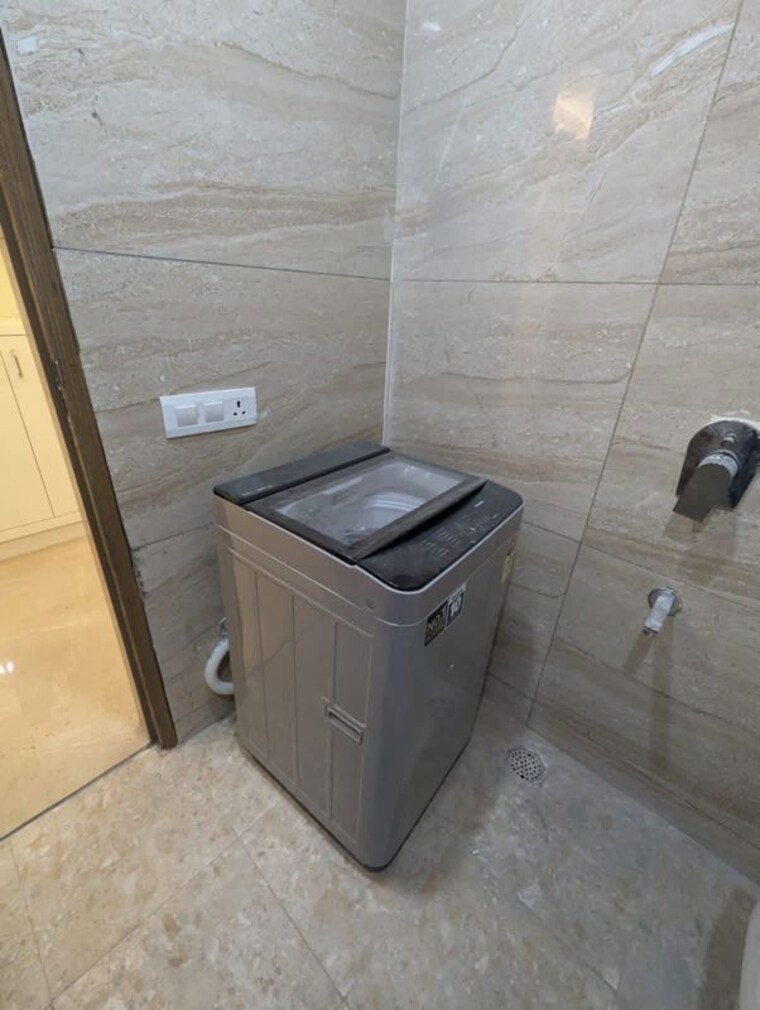 Bathroom, freedom fighters enclave 2 Bedroom 1050 Sq.Ft. Apartment In Freedom Fighters Enclave Delhi 10623300