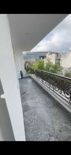 Balcony in 2 BHK Builder Floor at Safdarjung Enclave – for Rent