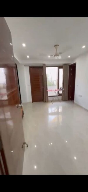 Room in 2 BHK Builder Floor at Safdarjung Enclave – for Rent