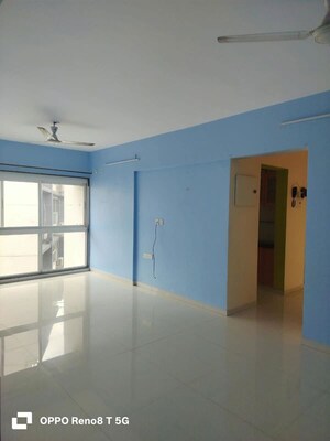 Room in 2 BHK Apartment at Crystal Armus, Chembur – for Rent