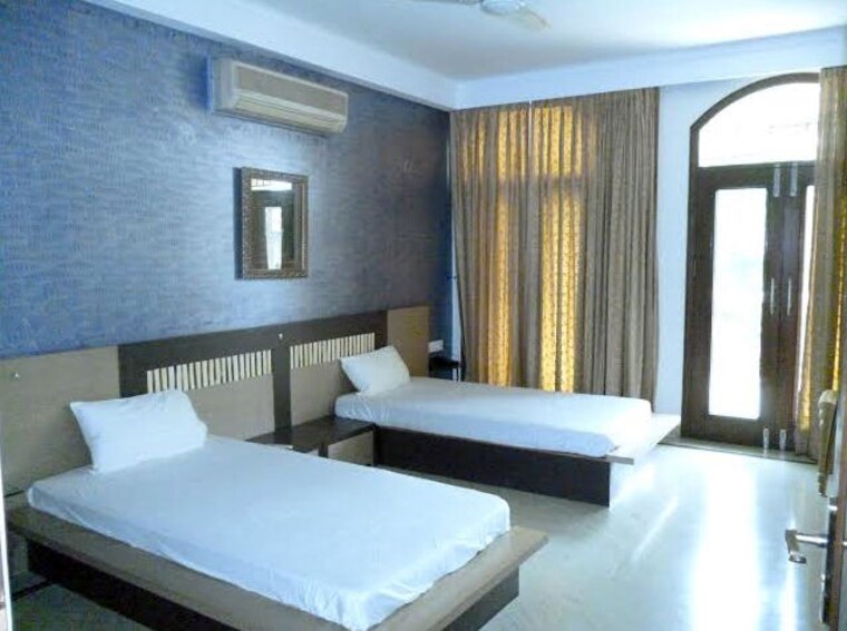 Bedroom, sector 14 1 Bedroom 869 Sq.Ft. Independent House In Sector 14 Gurgaon 10623330