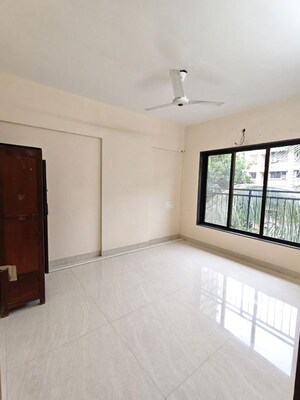 Room in 2 BHK Apartment at Modispaces Valley View, Borivali West – for Rent