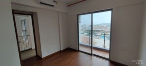 Room in 2 BHK Apartment at Gera Planet Of Joy, Kharadi – for Rent