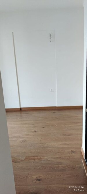 Room in 2 BHK Apartment at Gera Planet Of Joy, Kharadi – for Rent