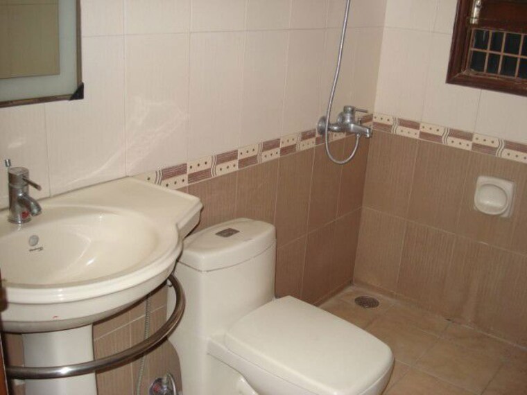 Bathroom, sector 5 3 Bedroom 1581 Sq.Ft. Independent House In Sector 5 Gurgaon 10623352
