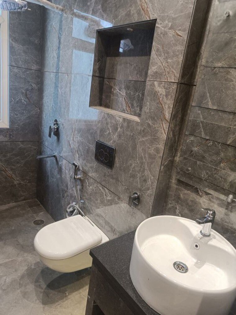 Bathroom, sector 5 3 Bedroom 1581 Sq.Ft. Independent House In Sector 5 Gurgaon 10623352