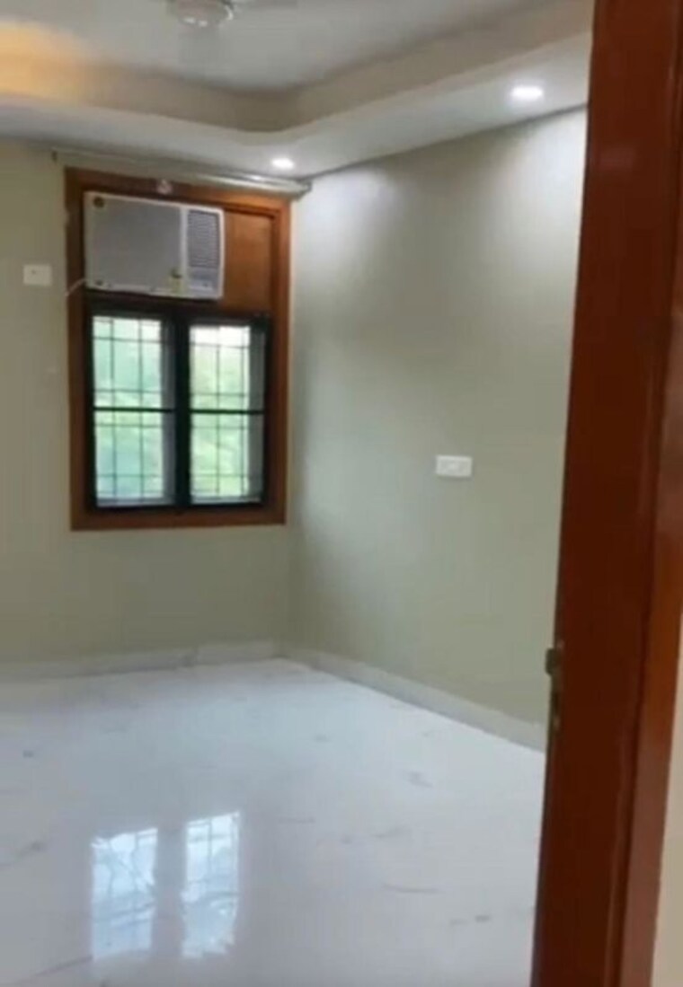 Room, panchsheel vihar 3 Bedroom 115 Sq.Yd. Builder Floor In Panchsheel Vihar Delhi 10593194