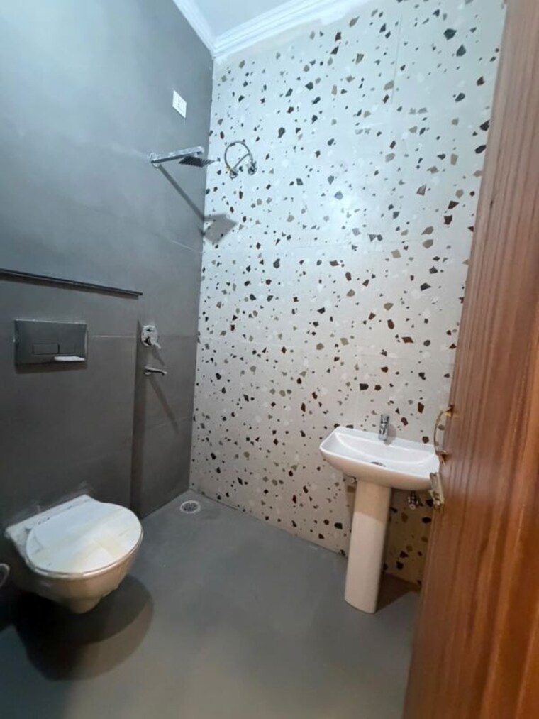 Bathroom, sector 125 2 Bedroom 90 Sq.Yd. Builder Floor In Sector 125 Kharar 10623368